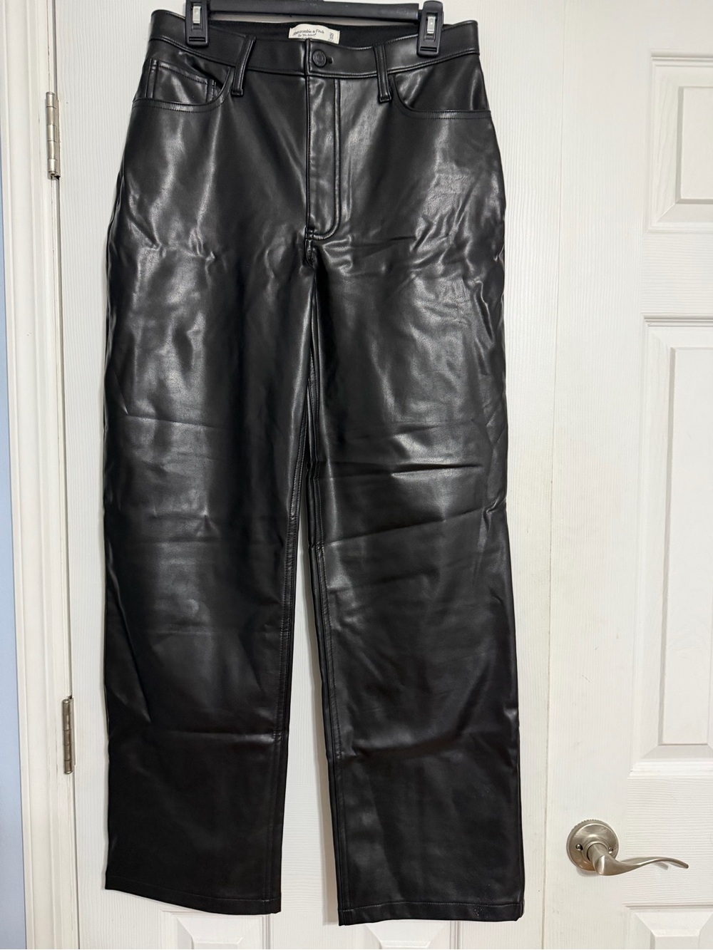 Abercrombie & fitch the 90’s relaxed high rise faux leather pants size 30 10